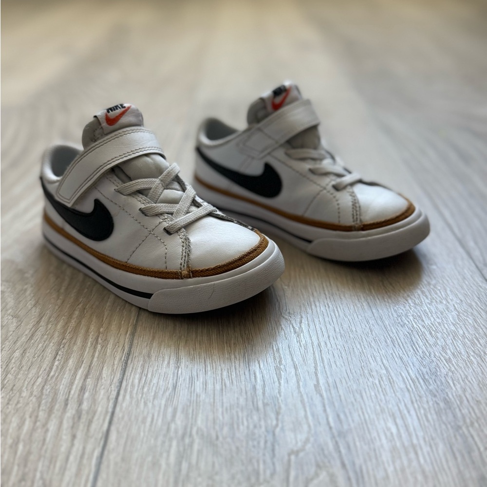 Nike White and Black Low-Top Sneakers